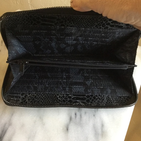 Kenneth Cole Snakeskin Wallet - Picture 4 of 4